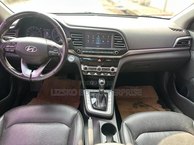 Hyundai Elantra 2019 White