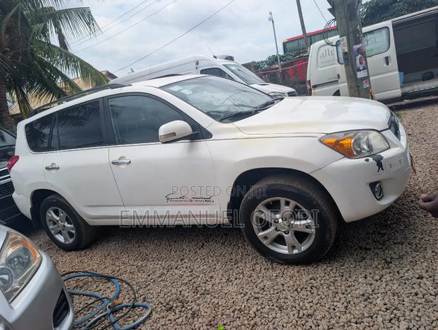 Toyota RAV4 2012 White