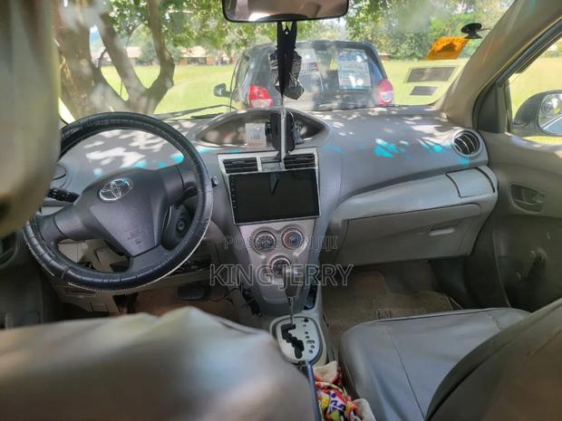 Toyota Belta 2010 Blue