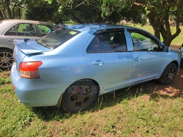 Toyota Belta 2010 Blue