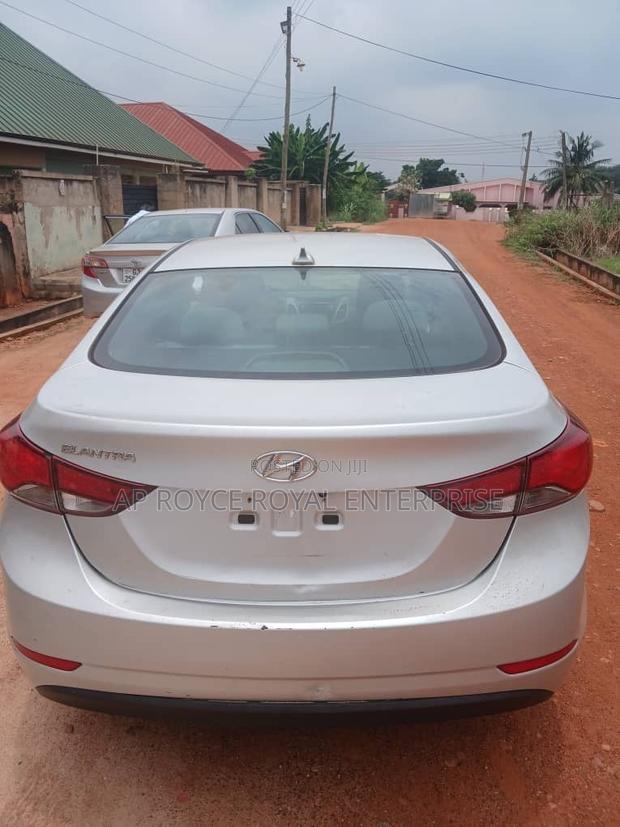 Hyundai Elantra SE Sedan FWD (1.8L 4cyl 6A) 2016 Silver