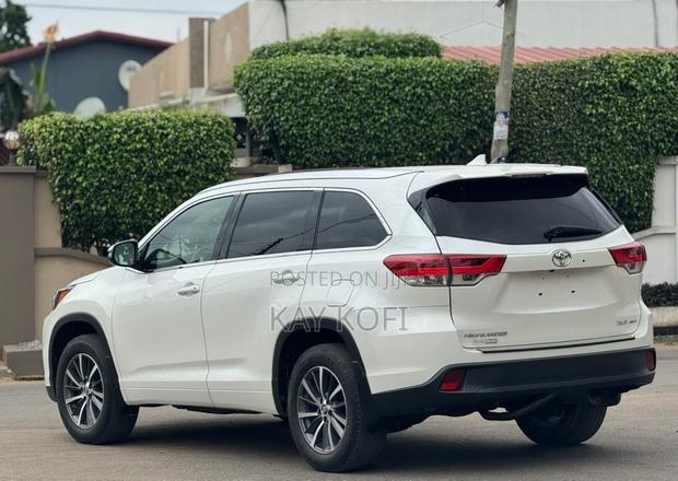 Toyota Highlander XLE 4x4 V6 (3.5L 6cyl 8A) 2018 White