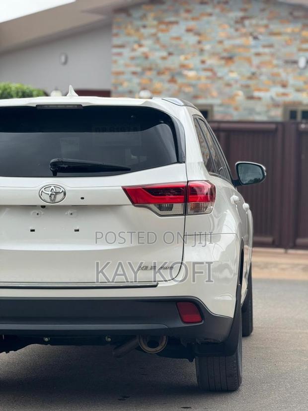 Toyota Highlander XLE 4x4 V6 (3.5L 6cyl 8A) 2018 White