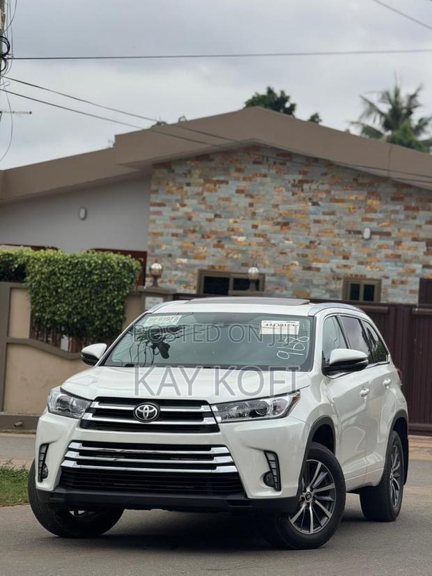 Toyota Highlander XLE 4x4 V6 (3.5L 6cyl 8A) 2018 White