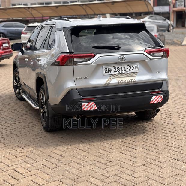 Toyota RAV4 LE AWD 2020 Silver