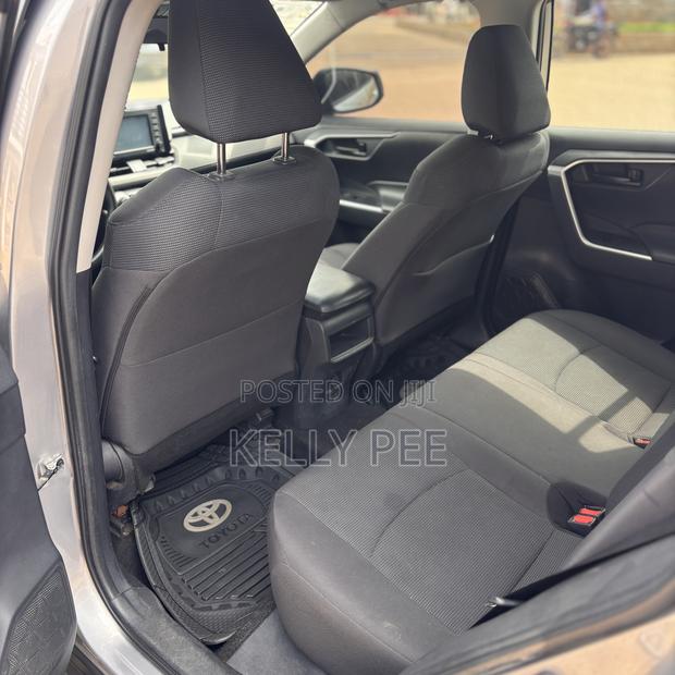 Toyota RAV4 LE AWD 2020 Silver