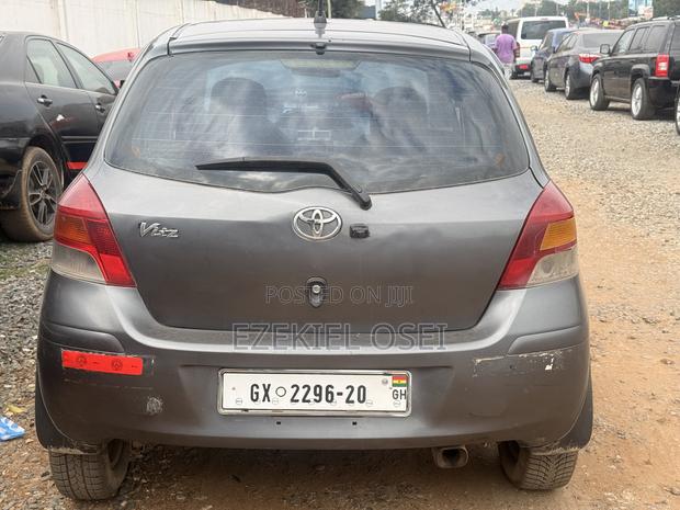Toyota Vitz 1.3 AWD 3dr 2010 Gray