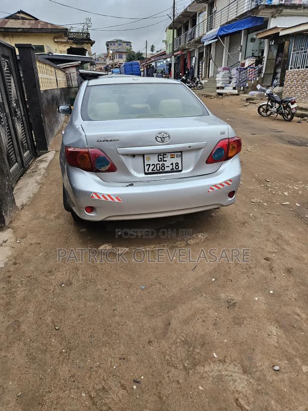 Toyota Corolla 2010 Silver