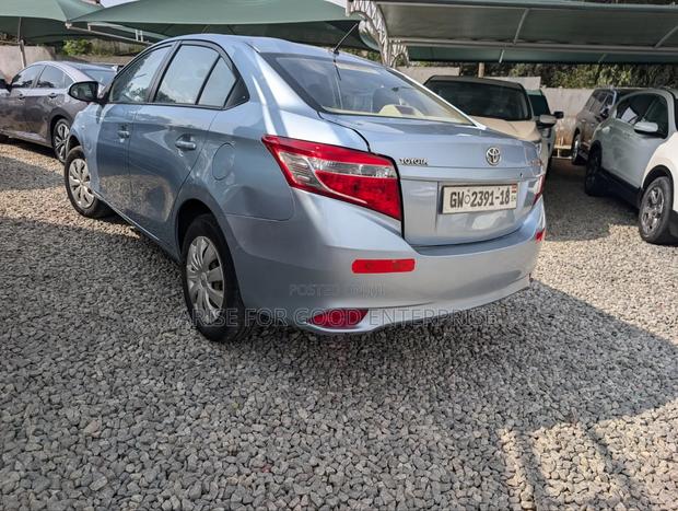 Toyota Yaris 2017 Blue