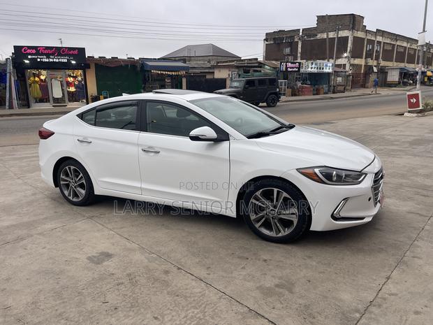 Hyundai Elantra Value Edition Sedan FWD (2.0L 4cyl 6A) 2017 White