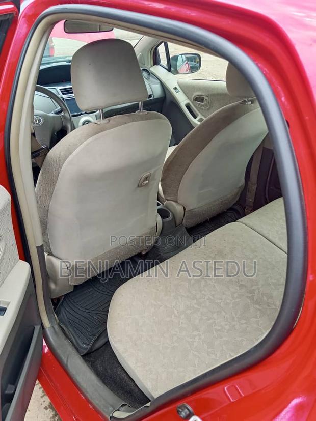 Toyota Vitz 2010 Red