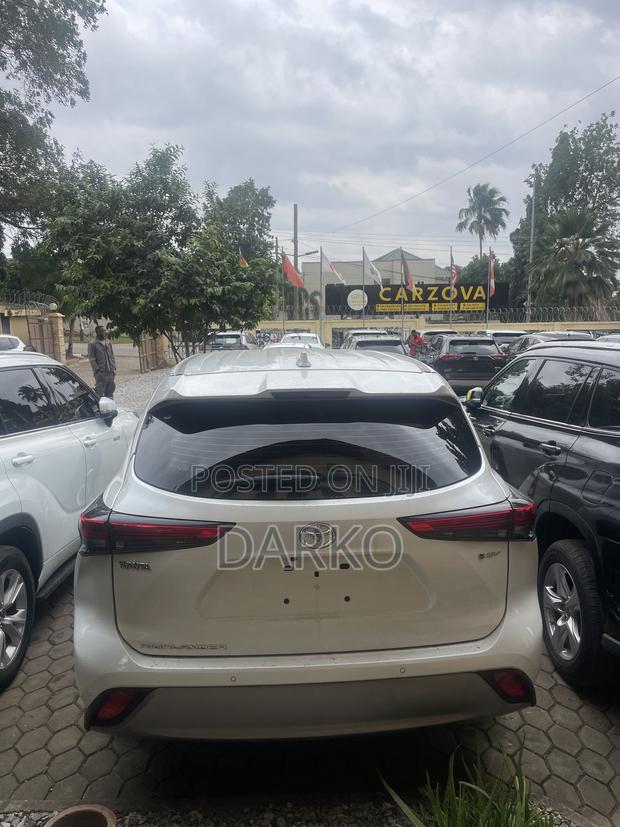 Toyota Highlander XLE AWD 2024 White