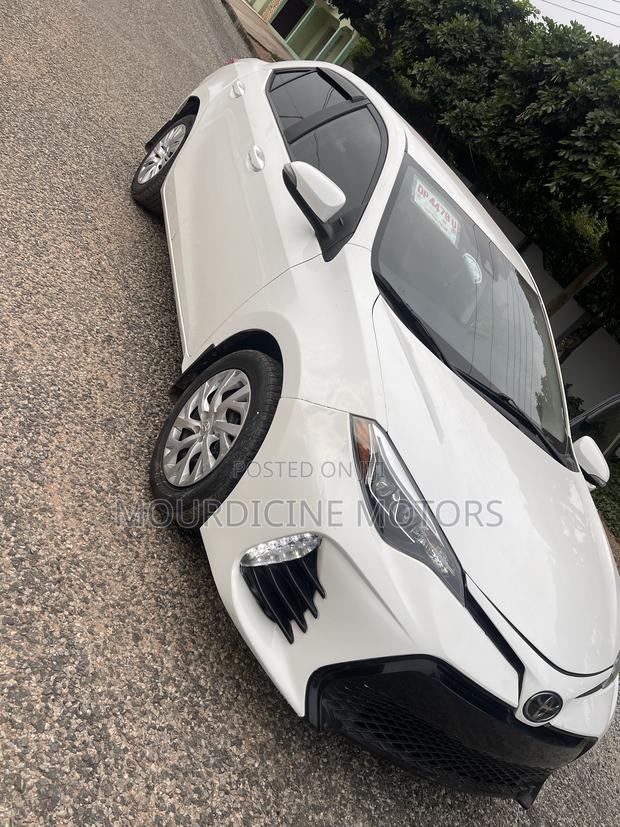 Toyota Corolla SE (1.8L 4cyl 2A) 2019 White