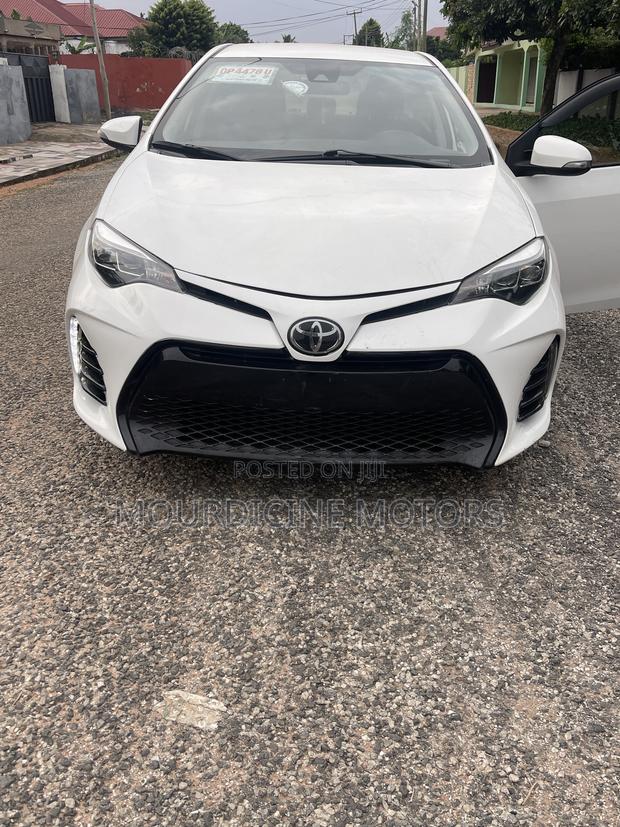 Toyota Corolla SE (1.8L 4cyl 2A) 2019 White