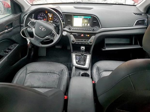 Hyundai Elantra 2017 Red