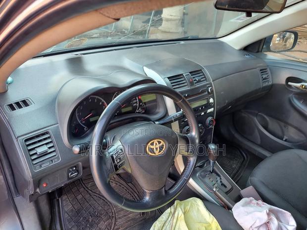 Toyota Corolla 2009 Silver