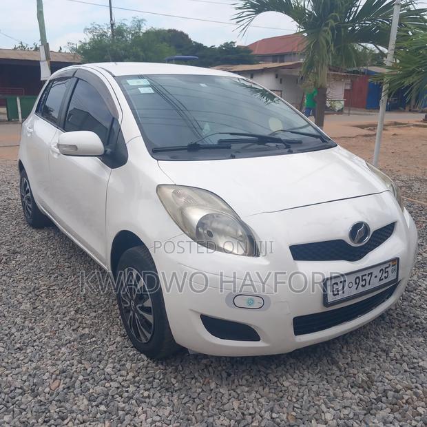 Toyota Vitz 2010 White