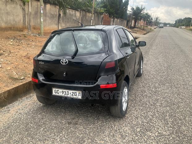 Toyota Vitz 1.0 FWD 5dr 2010 Black