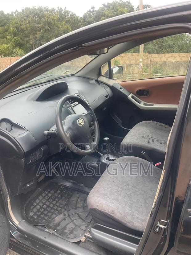 Toyota Vitz 1.0 FWD 5dr 2010 Black
