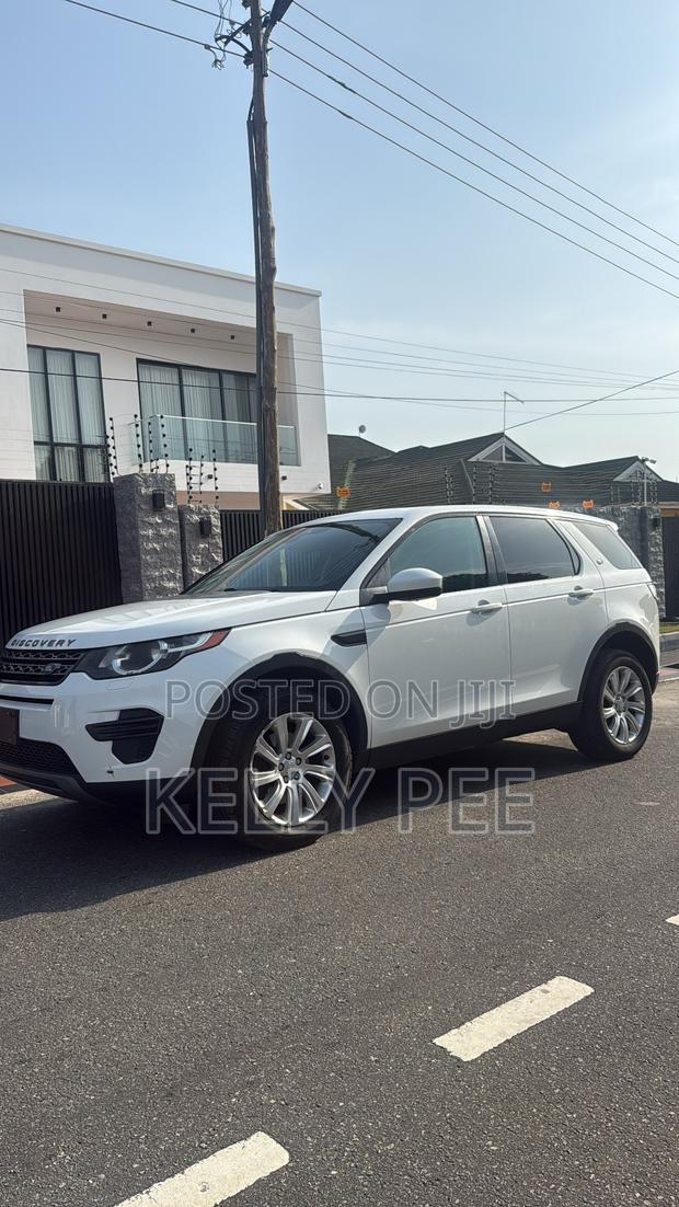 Land Rover Discovery 2016 White