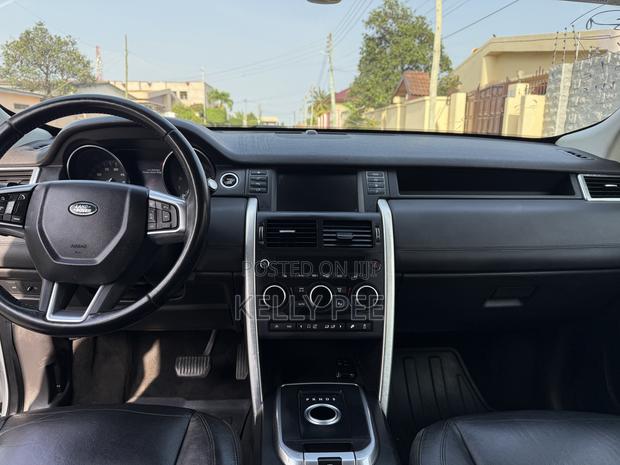 Land Rover Discovery 2016 White