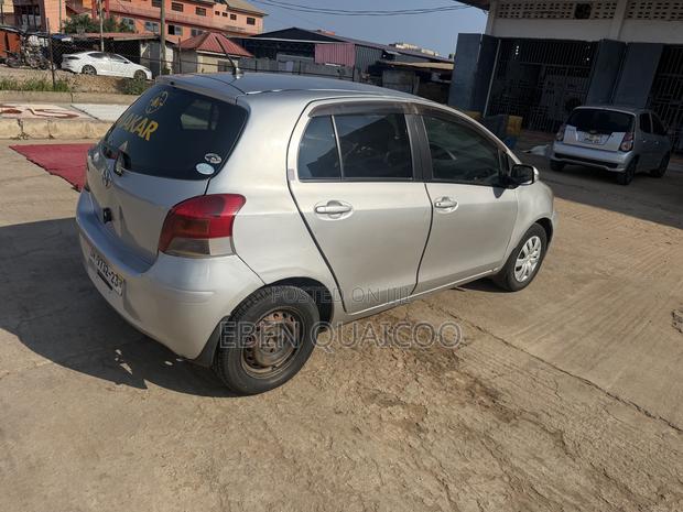 Toyota Vitz 2010 Silver