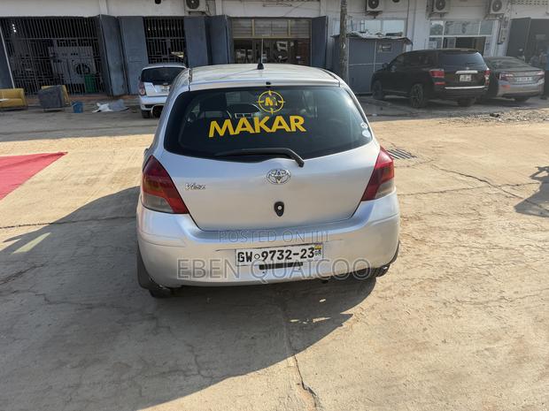 Toyota Vitz 2010 Silver