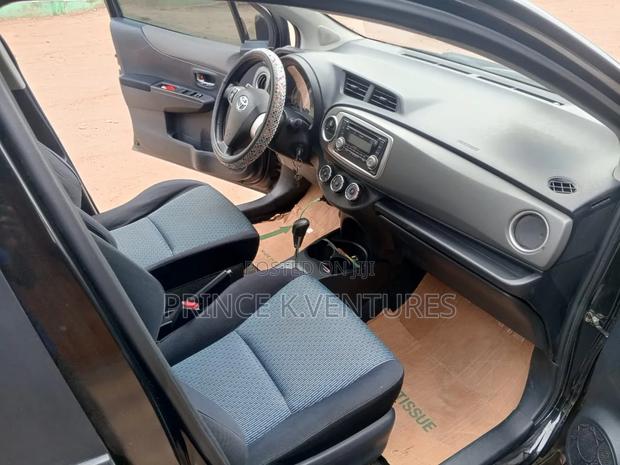 Toyota Yaris L Hatchback 5dr 2013 Black