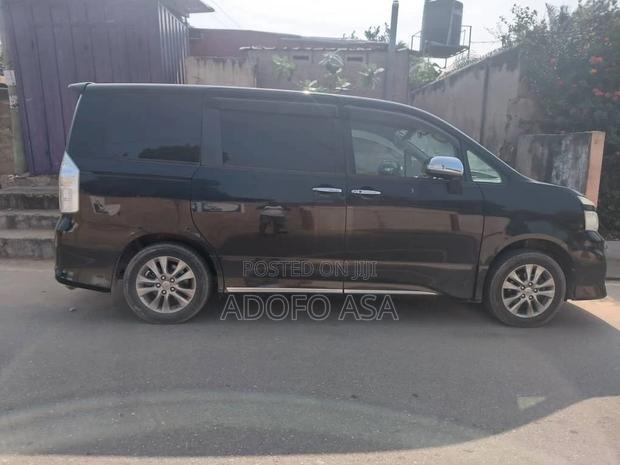 Toyota Voxy ZS Kirameki III 2WD 8-Seater 2012 Black