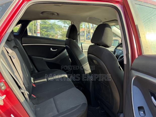 Hyundai Elantra SE Sedan FWD (1.8L 4cyl 6M) 2016 Red