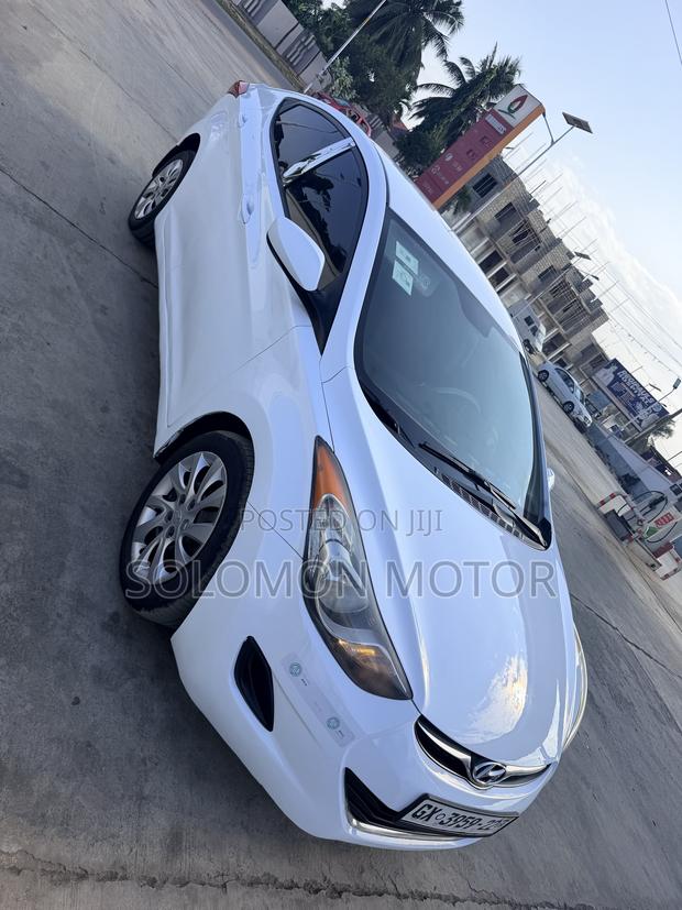 Hyundai Elantra 2013 White