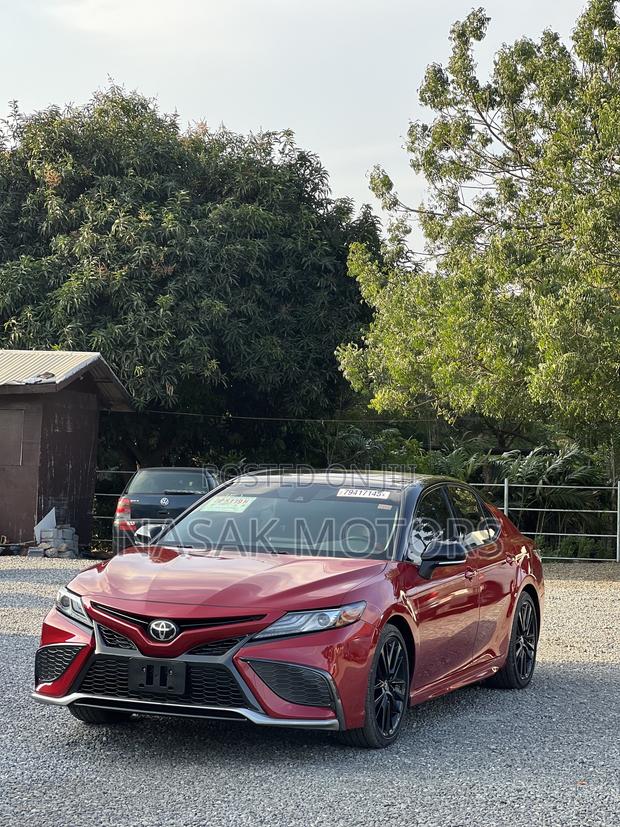 Toyota Camry XSE 2021 Red