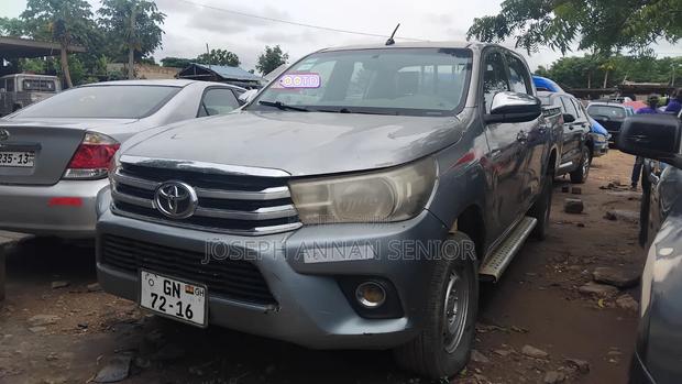 Toyota Hilux 2016 Gray