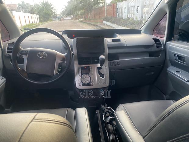 Toyota Voxy 2010 Black