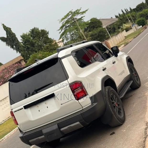 Toyota Land Cruiser Prado 2.4 Petrol 2025 White