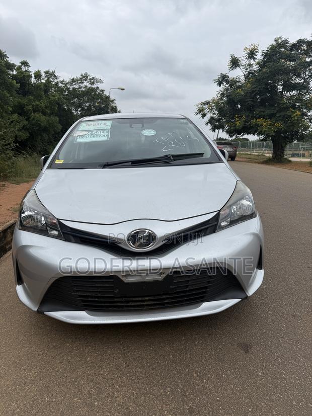 Toyota Vitz 1.0 FWD 5dr 2015 Silver