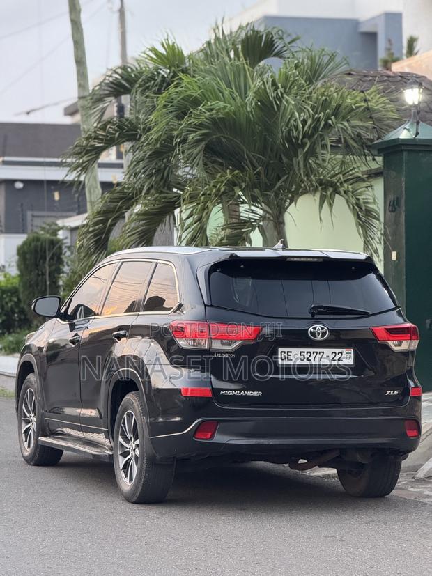 Toyota Highlander XLE 4x4 V6 (3.5L 6cyl 8A) 2018 Black