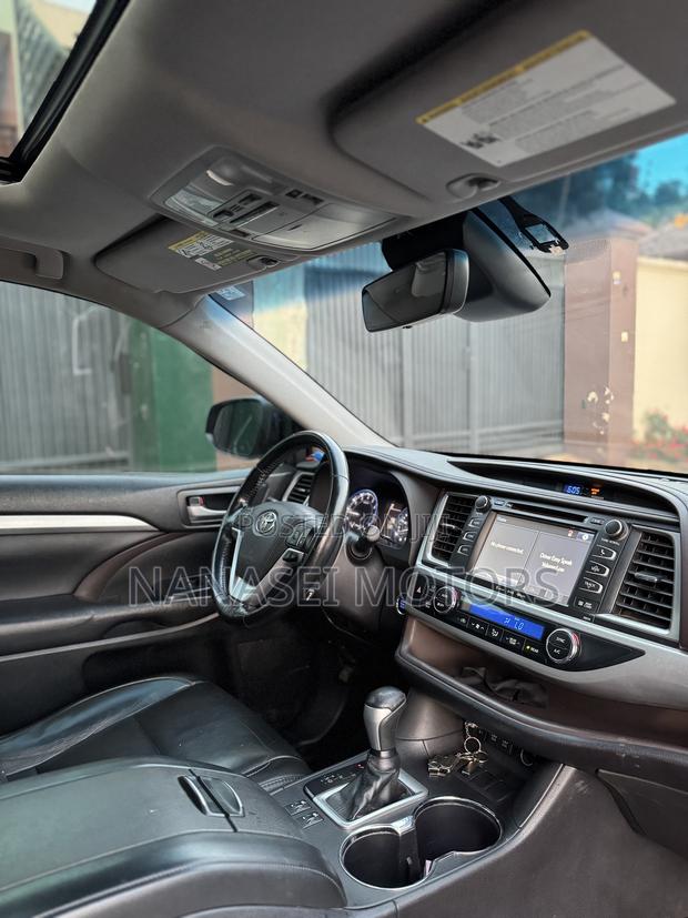 Toyota Highlander XLE 4x4 V6 (3.5L 6cyl 8A) 2018 Black