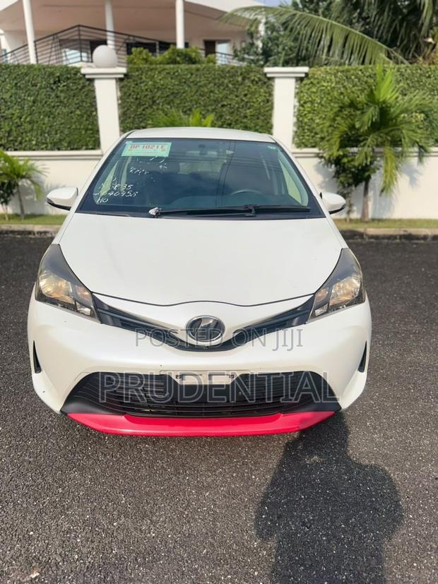 Toyota Vitz 2015 White