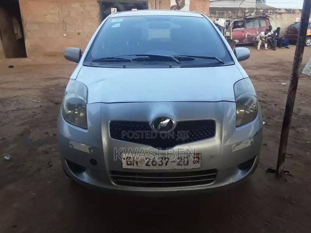 Toyota Vitz 2010 Gray
