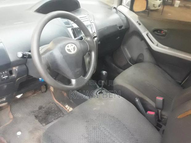 Toyota Vitz 2010 Gray