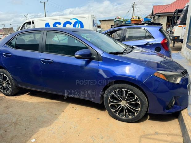 Toyota Corolla S 4dr Sedan (1.8L 4cyl CVT) 2015 Blue