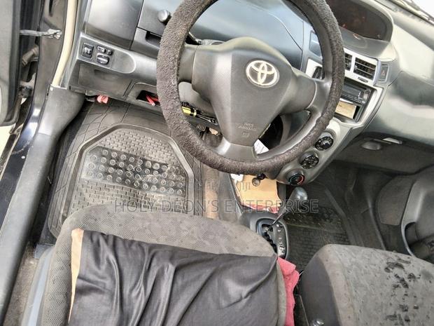 Toyota Vitz 1.0 FWD 5dr 2010 Black
