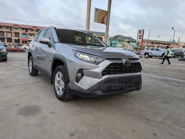 Toyota RAV4 XLE Premium AWD 2020 Silver
