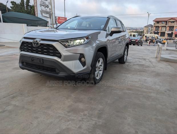Toyota RAV4 XLE Premium AWD 2020 Silver