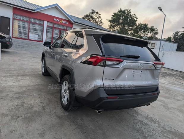 Toyota RAV4 XLE Premium AWD 2020 Silver