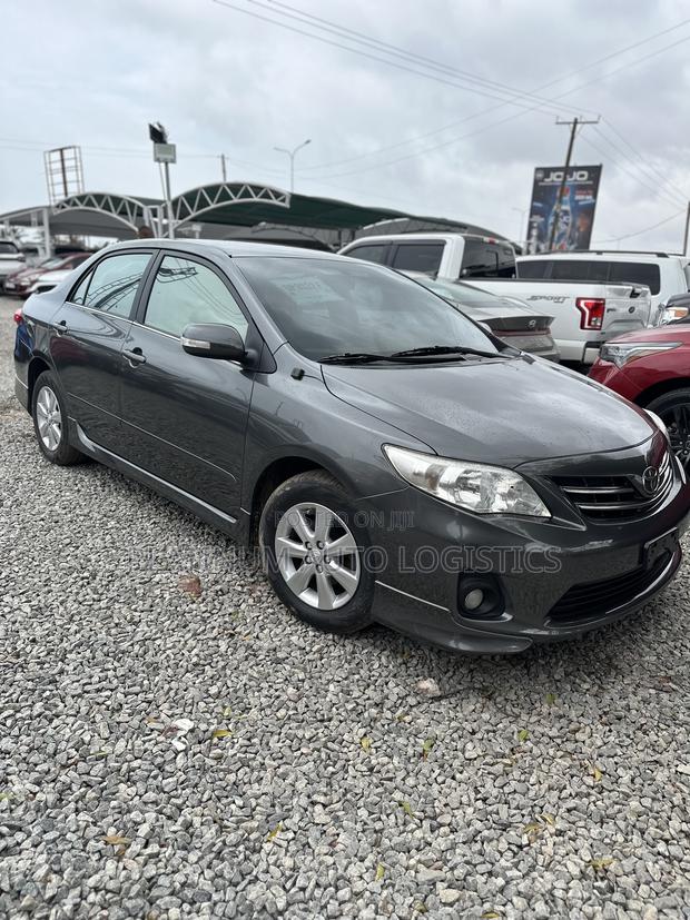 Toyota Corolla Altis 2012 Gray