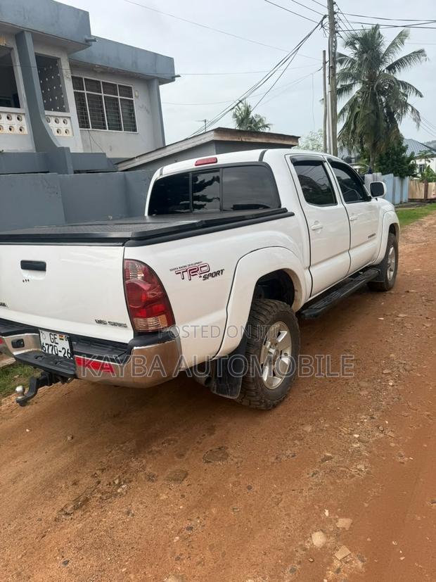 Toyota Tacoma 2022 White