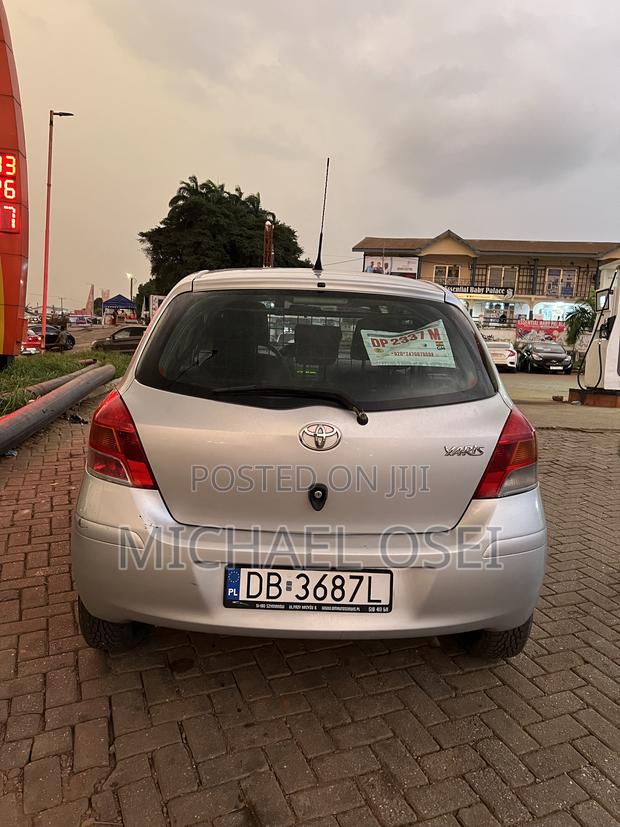 Toyota Yaris 2010 Silver