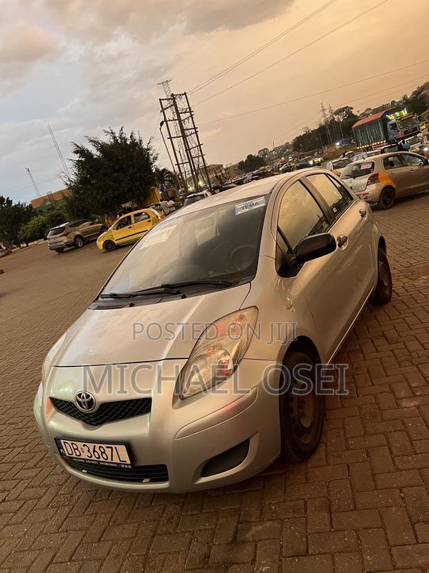 Toyota Yaris 2010 Silver